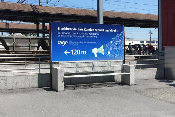 Dritte APG Plakatkampagne am Bahnhof Pfäffikon (SZ)